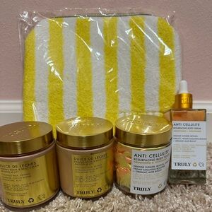 Truly Beauty Gift Set ~ Brand New never opened. Have in time for Christmas!